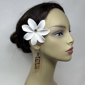 Flor de Tiaré Tropical. Linda gardênia para penteados, ideal para casamento na praia, luau ou presente. Perfeita para meninas de todas as idades. Uma flor de Tiaré.