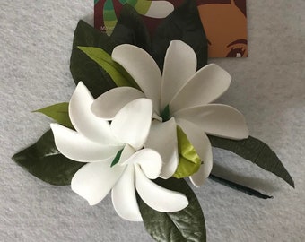 Onze eigen dubbele Tiare Maile haarstok / keuze of clip. Hawaiiaanse Tropische Gardenia Haarbloem.
