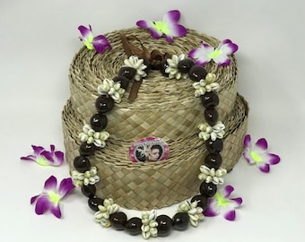 Hawaiian Kukui Nut Shell & Cowrie Shells Rosettes Lei/Necklace. Perfect Lei for wedding, luau, birthday, graduations parties. Fits All Ages.