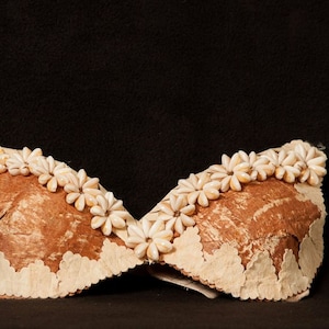 Authentic Tapa Cloth And Shell Bra Top. Perfect For Tahitian And Cook Islands Dancers. Listing For Both Kids & Adult. Perfect For All Ages..