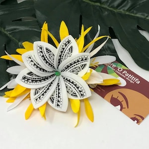 Hawaiianische Tribal Blume mit Spinnen Lilie Haarspange.