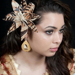 Authentic Polynesian Tapa Cloth Hair Clip Or Comb. Polynesian  Tapa Cloth Flower Hair Clip. Perfect Clip To Wear With Any Style!