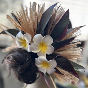 Polynesian hair style bun wrap.  Authentic hau/fau grass, silk ti/si leaves and foam plumeria flowers. Luau, Hawaiian wedding, party favors.