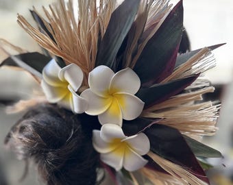 Polynesian hair style bun wrap.  Authentic hau/fau grass, silk ti/si leaves and foam plumeria flowers. Luau, Hawaiian wedding, party favors.