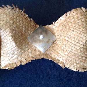 Weaved authentic laufala/fara/fala bra top.  Perfect for Cook Islands, Rarotongan and Tahitian dancers of all ages..
