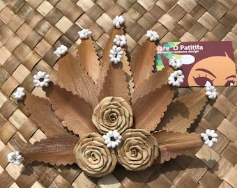 Authentic Lauhala/Lo'akau flower hair clip with white mango shells.