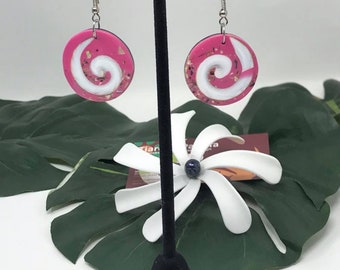 Resin Inlay Shell Earring With Tiare Flower.