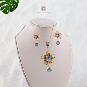 Hinano 18K Gold Plated Frangipani Pearl Jewelry Set - Imitation Pearl Necklace & Earrings - Tropical Floral Gift