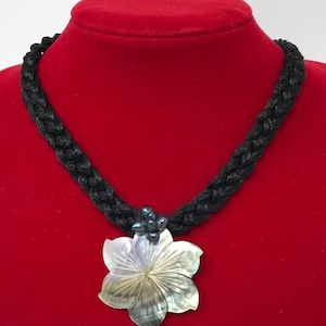 Polynesia Carved Mother Of Pearl Shell Style Necklace. Beautiful For All Ages. Simple Carved Mother Of Pearl Shell With Fresh Water Pearls.
