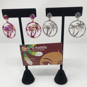Faux turtle earring.