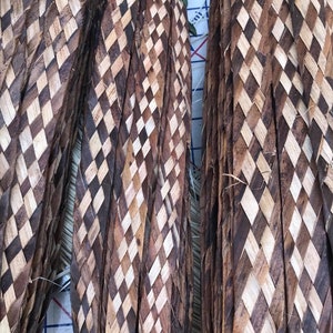 Natural Dried Banana Bark, Bac Bac Braid. Compare It To The Weaved Lauhala, Thicker & Stronger But Both Pretty Good For Trimming And Costume