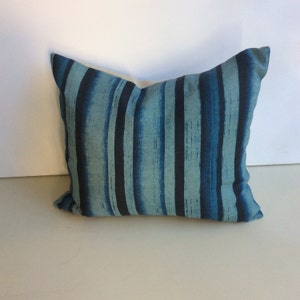 Almofada de linho azul listrada RP Miller Peter&#39;s