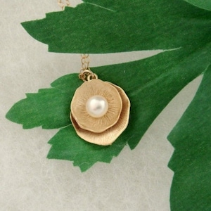Lotus Leaf Pearl Necklace / GOLD or Silver Lotus Necklace / Dainty Mother Necklace, Birthday, Bridesmaid Gifts / Pendant Pearl Jewelry