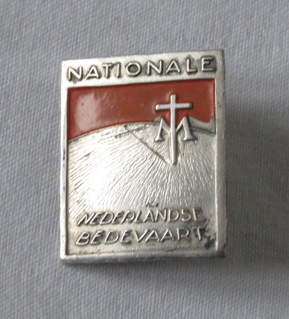 Vintage Dutch orange enamel on silver plated metal pilgrimage brooch pin or badge 1960s Nationale Nederlandse Bedevaart
