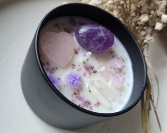 Spiritual candle made from soy wax with crystal beads, amethyst and rose quartz