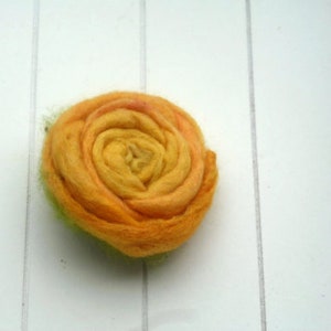 Felt brooch various colours to choose from gelb