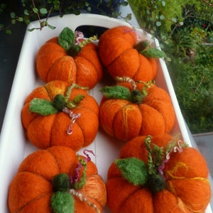 felt pumpkin... Autumn ...Halloween ;)