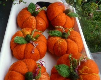 felt pumpkin... Autumn ...Halloween ;)