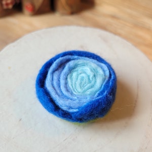 Felt brooch various colours to choose from blau Töne