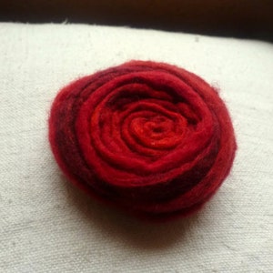 Felt brooch various colours to choose from rot