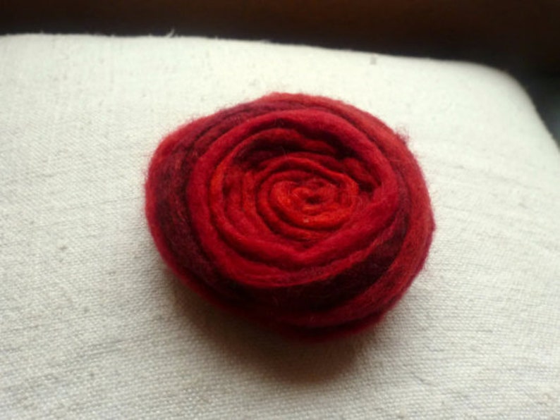 Felt brooch various colours to choose from rot