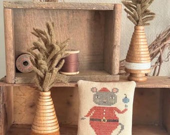 Primitive Cross Stitch Pattern - Chris Mouse by Lori Brechlin