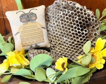 Primitive Cross Stitch Pattern Bit Oh Honey designed by Lori Brechlin