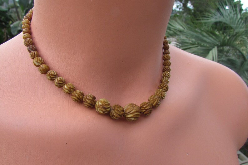 Vintage carved old bone necklace Graduated carved beads 71 carved bone beads