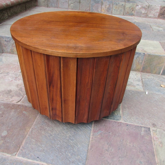 Vintage Mid Century Modern Wooden Drum Side Table Is On