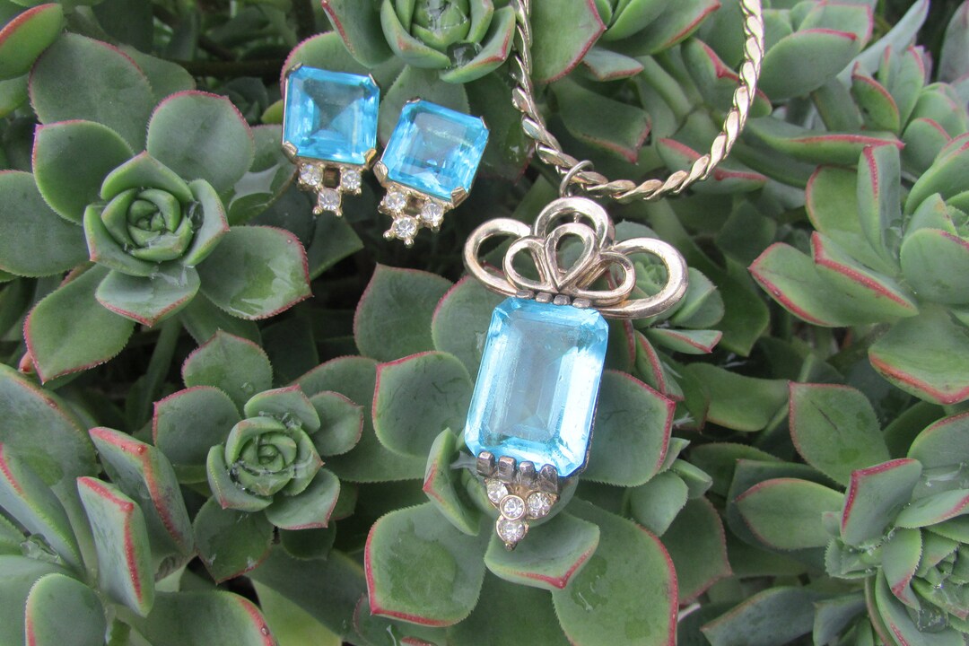 Kafin New York Costume Jewelry Set Necklace With Large Blue Pendant and