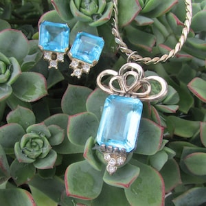Kafin New York Costume Jewelry Set necklace with large blue pendant and rhinestones matching clip  on earrings blue rhinestones