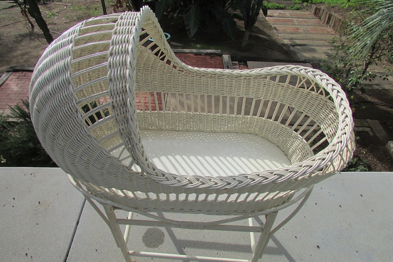 wicker baby bassinet on wheels