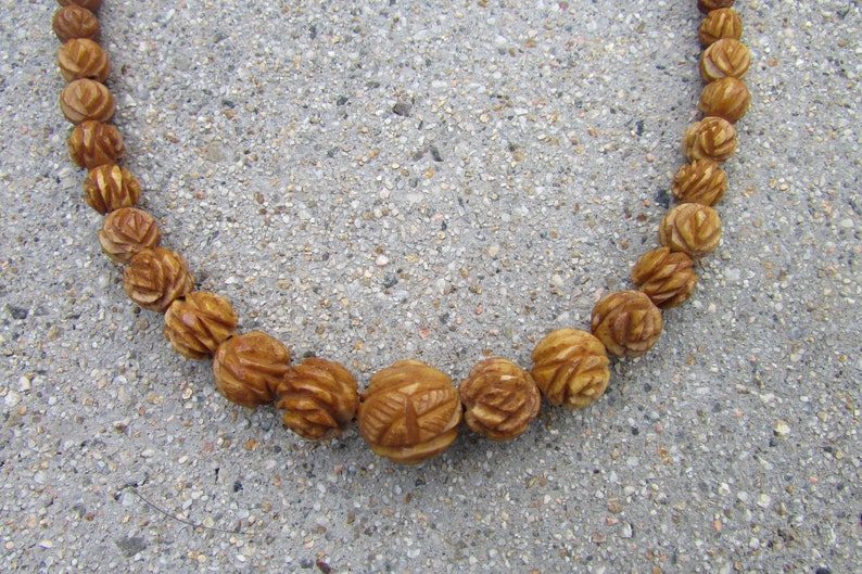 Vintage carved old bone necklace Graduated carved beads 71 carved bone beads