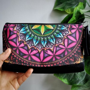 Bolsa de viaje - Bolsa con cremallera de mandala, hecha a partir de restos y sobras. Bolsa con cremallera sostenible