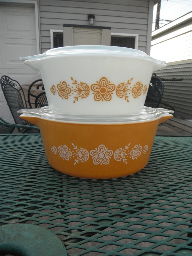 Pyrex Butterfly Gold 474 and 475 With Lids
