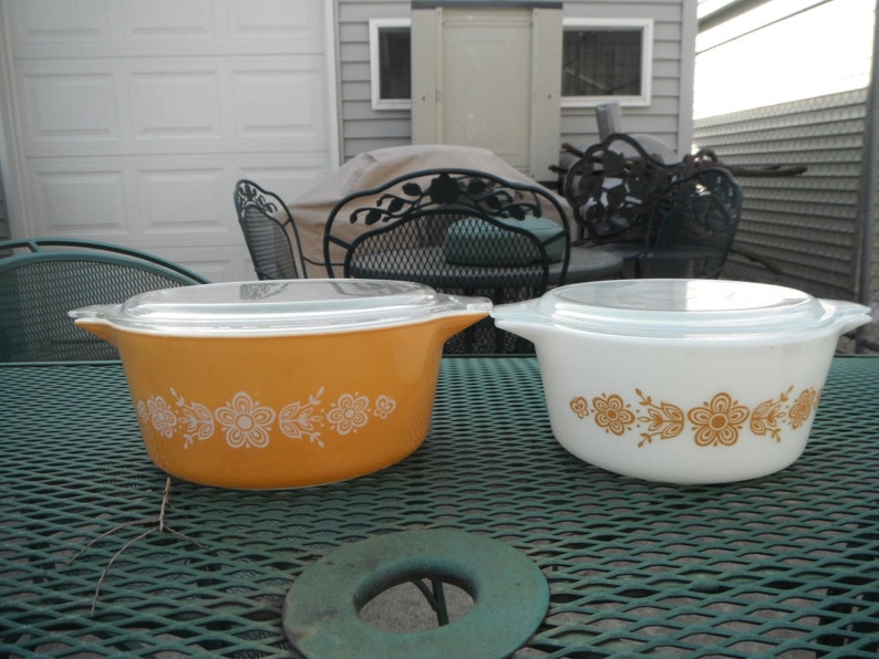 Pyrex Butterfly Gold 474 and 475 With Lids