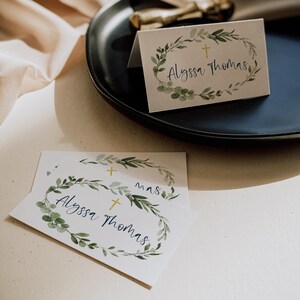 Greenery and Navy Primera Comunión Lugar Tarjeta Mesa Tienda, Tarjetas de Nombre de Primera Comunión Niño, 122