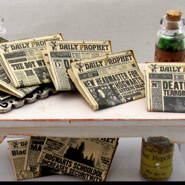 1:24 Scale 2 DAILY PROPHET NEWSPAPERS Miniature Dollhouse 1/2" Scale Illustrated Magic Witch Popular Boy Wizard Breakout Azkaban