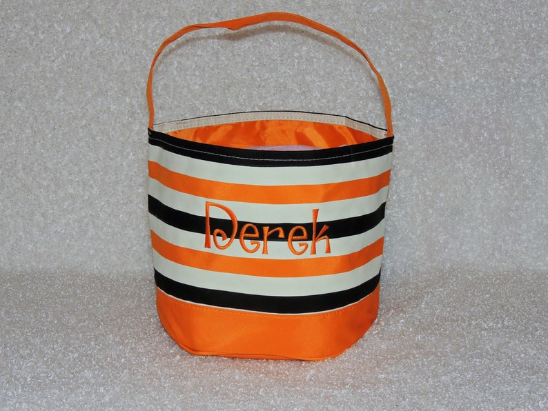 Monogrammed Halloween bag, Halloween bucket, Beach tote, treat or trick bag, Sand bucket, baby gift Bild 1