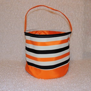 Monogrammed Halloween bag, Halloween bucket, Beach tote, treat or trick bag, Sand bucket, baby gift Bild 3