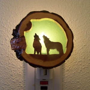 Howling wolves nightlight