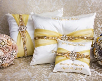 Gold Quinceanera pillows, Mis 15 Anos Shoe Pillow, Accesorios de Quince Anos, Sweet 16 Kneeling Pillow