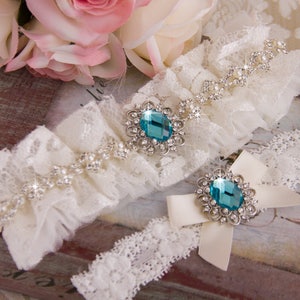 Conjunto de liga de casamento de renda, conjunto de liga de noiva de cristal azul água, liga de tule e renda, liga de renda branca, algo azul