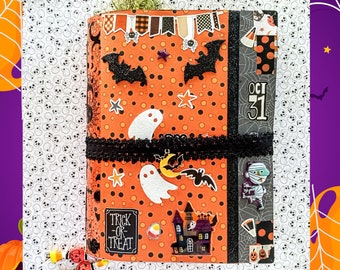Diario basura de Halloween adornado con etiquetas, marcapáginas y tarjetas - Álbum de recortes de Halloween
