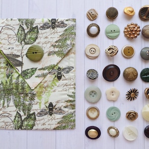 Insect Tarot BAG with Your Choice Vintage Button - Bolsa de tela de libélula - Sage Green Tarot Bag