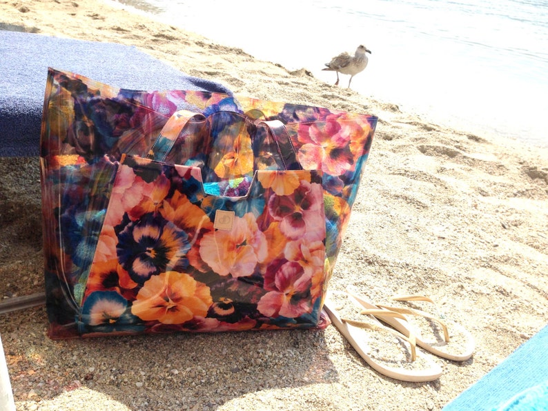 Bolsa de playa floral Bolsa de mano floral Tote de playa grande Bolsas de playa impermeables Bolsa de mano de gran tamaño. Bolso tote floral imagen 4