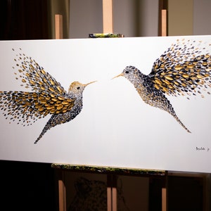 Hedendaagse abstracte gouden kolibries tweeluik schilderij origineel gouden vogels getextureerde olieverf paletmes moderne kunst canvas door Denisa afbeelding 3