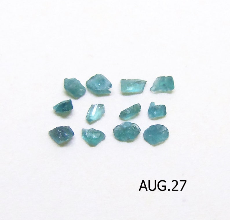 RARE ! GRANDIDIERITE VERTE BLEUE DE MADAGASCAR 7 mm x 3.5 mm ★★ p424