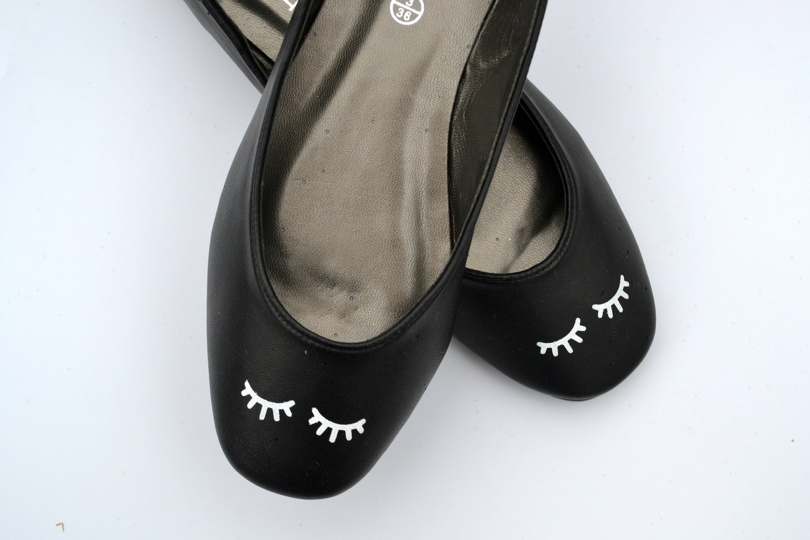 ballet flats, kawaii shoes, women's pumps, black shoes, flat shoes, eyelash fashion, back to school, black and white, cute,