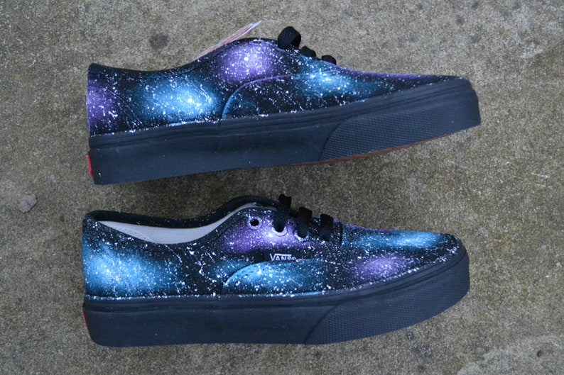 UK 2 noi bambini 2,5 Galaxy Vans, pronti per la spedizione si prega di leggere descrizione per i dettagli. Possono essere ex esposizione hanno UK 2 noi bambini 2,5 Galaxy Vans, pronti per la spedizione si prega di leggere descrizione per i dettagli. Possono essere ex esposizione hanno